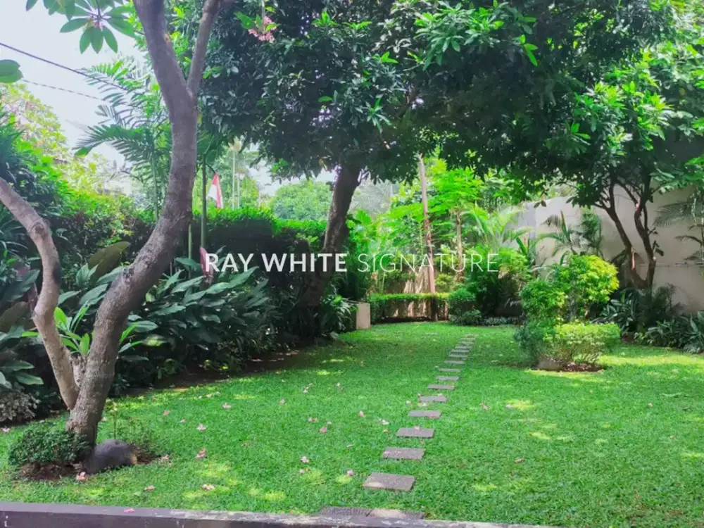 Rumah Mewah di Jl Anggur Barat 2 Cluster Anggur