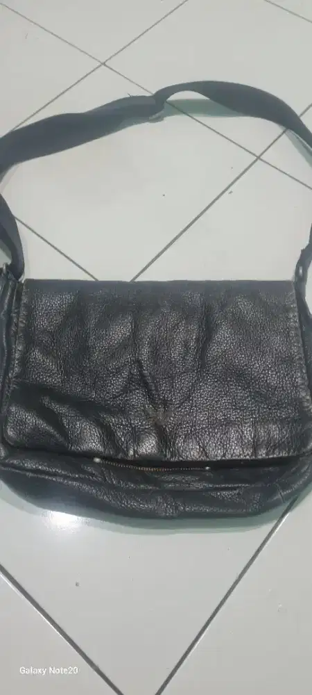 Tas selempang kulit emporio armani