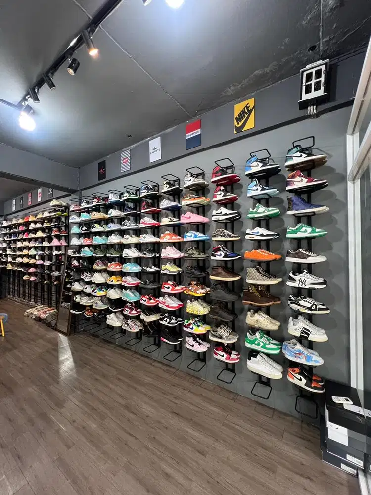 Alih usaha toko sepatu&baju