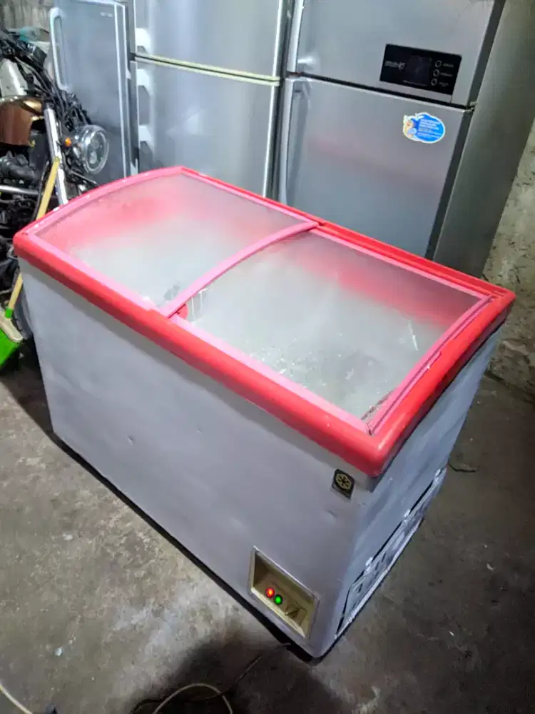 Freezer box kaca 300 lt