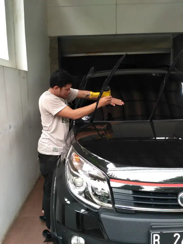 Tempat pemasangan kaca film mobil di jamin rapi