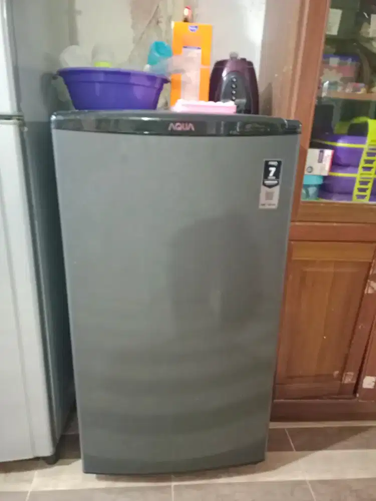 Dijual cepat freezer 1 pintu , masih mulus dan pemakaian pribadi