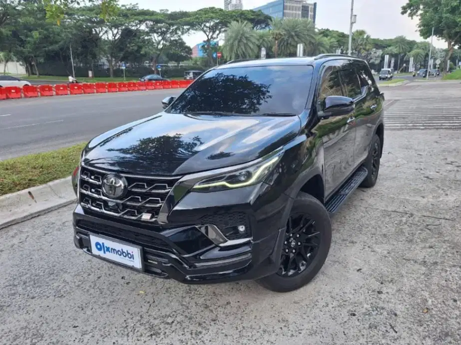 LOW DP Toyota Fortuner 2.8 4x2 GR Sport DSL Solar-AT 2022 SJH