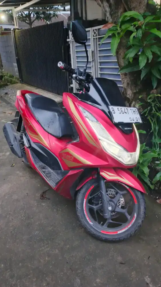 PCX 2021 sporty merah marun.. Jual Cepet mau ganti..