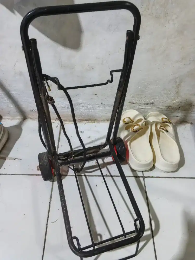 pengangkut galon sama sanda uk 37