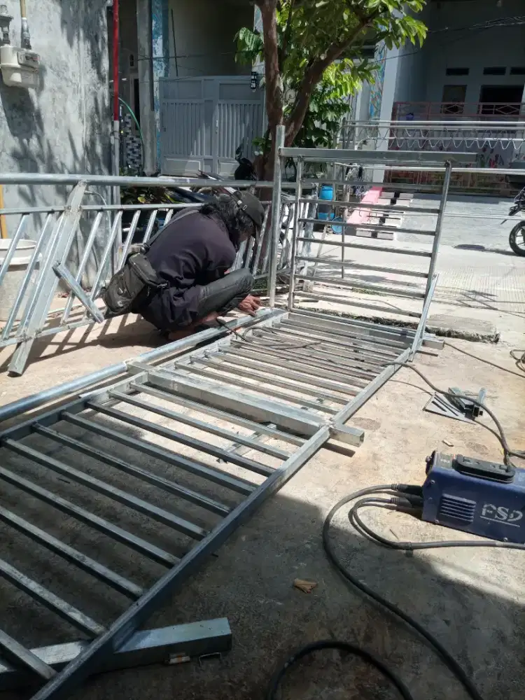 Jasa pembuatan bahan baja