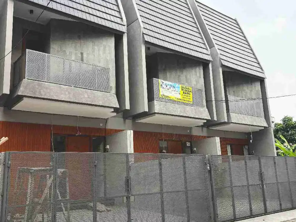 Rumah 2 lantai, siap huni, Full bata merah. Cozy banget.