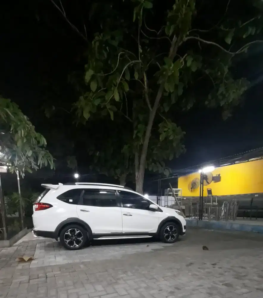 Br-v pretige AT , tahun 2017 putih