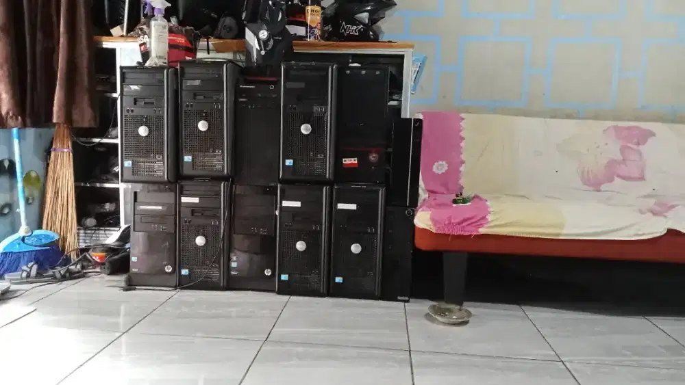 Dijual berbagai komputer harga bersahabat semuanya siap pakai
