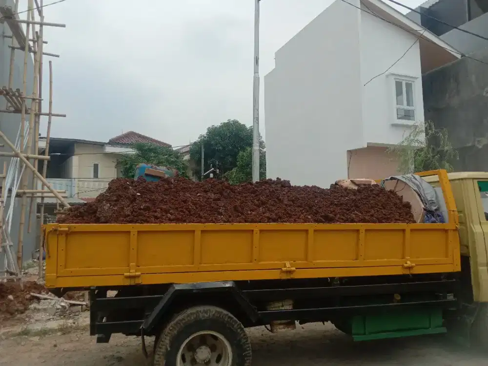 Tukang buang puing sampah dll