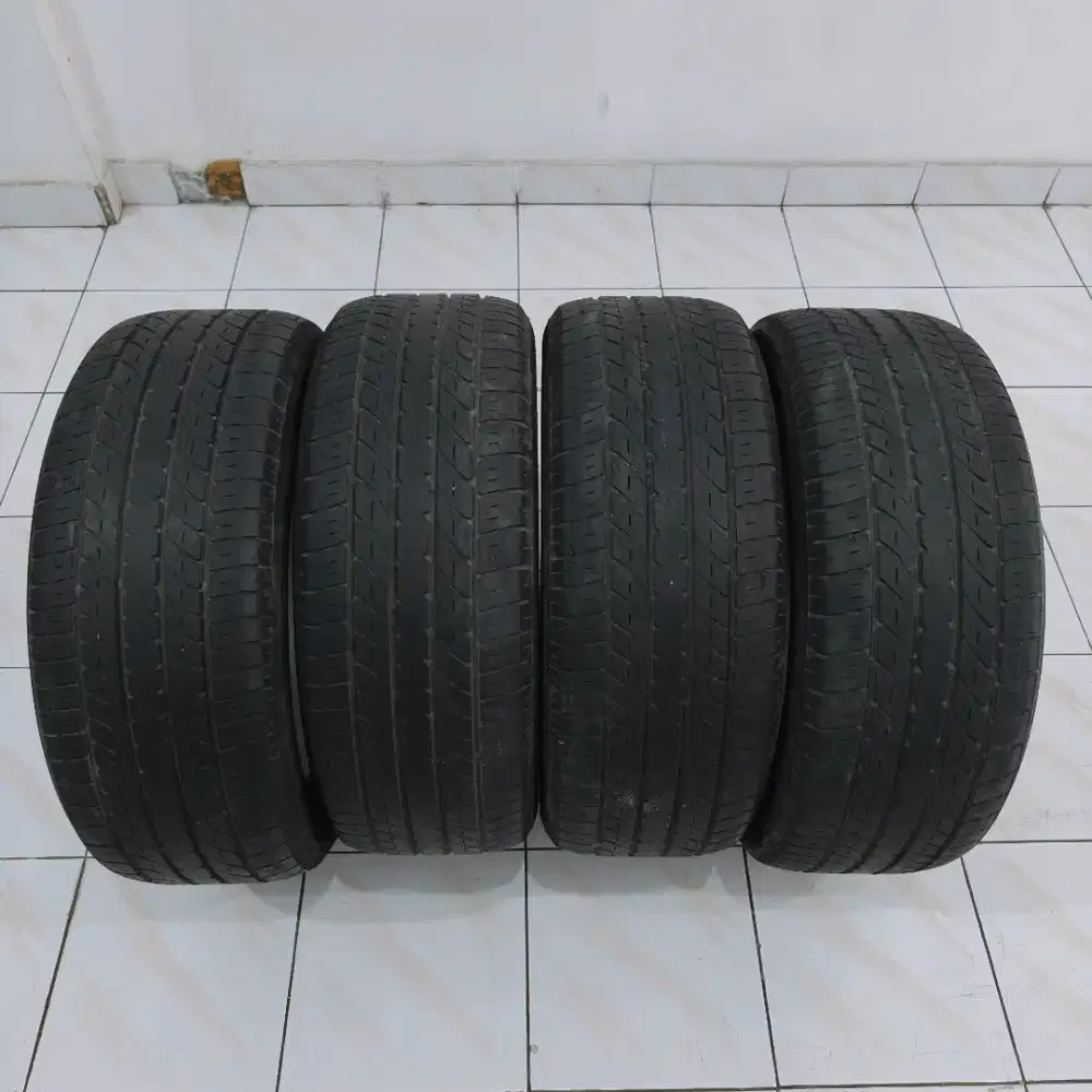 Bekas Ban Toyo Tranpath 235/50/R18 2019 Tebal