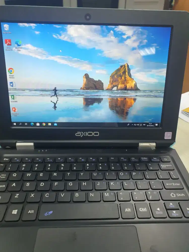 Laptop kecil axioo layar 11 inchi memori 2 giga hardiak 500 gg