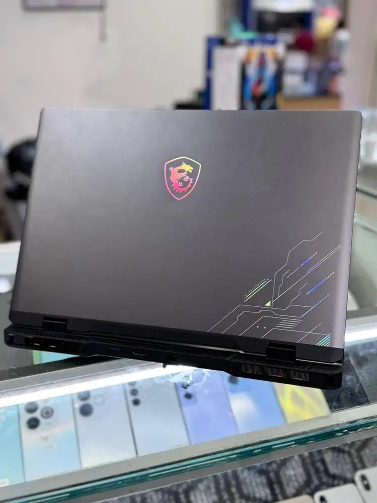 MSI Crosshair 16 HX D14VFKG RTX4060 Core i7-14700HX Ram 16gb SSD 1TB