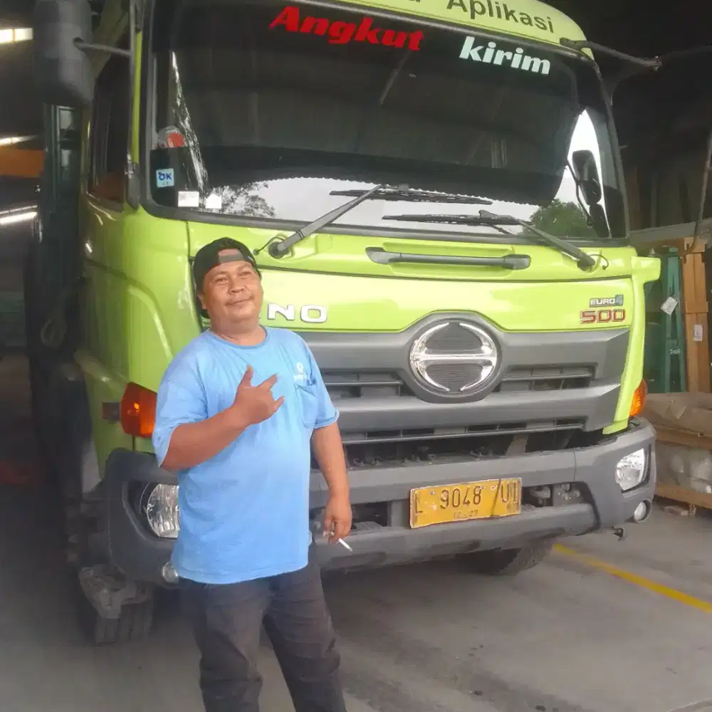 Cari kerja sebagai driper mobil apa aja yg penting bawa barang