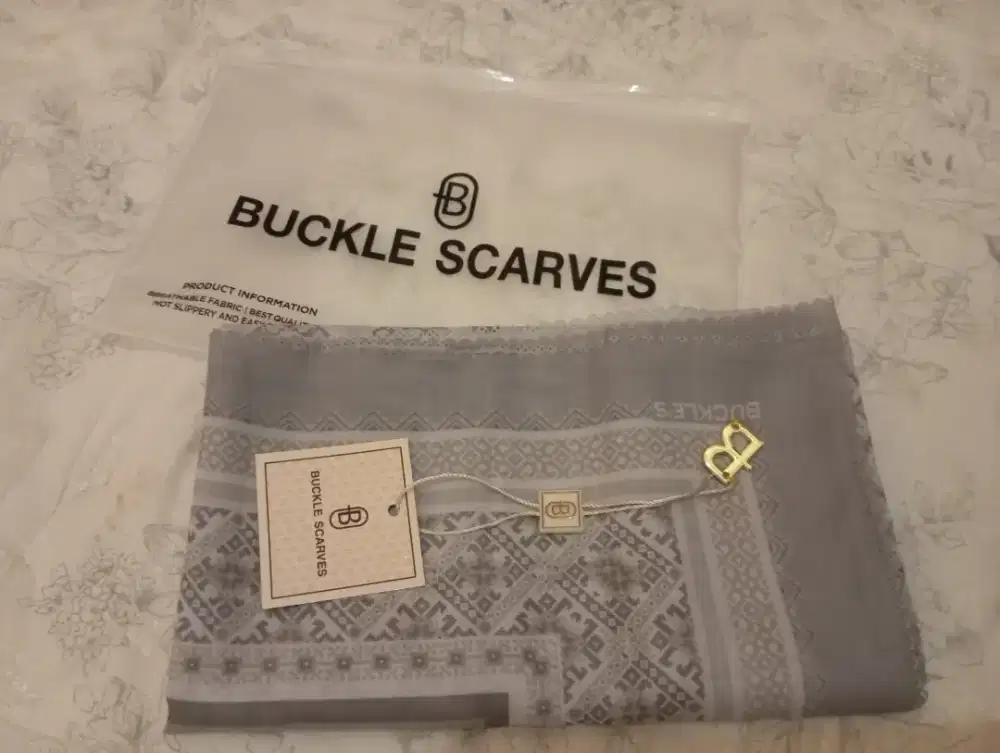 hijab segi empat buckle scarves