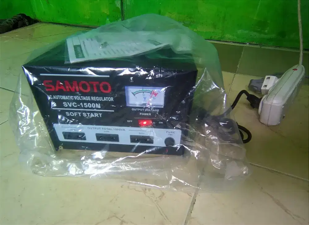 Stabilizer listrik SAMOTO 1500va