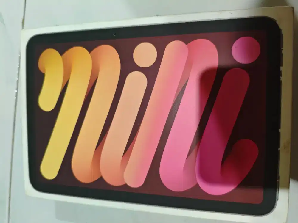 iPad mini 7, 128gb, starlight 
 inter wifi only, bh100, on 2026