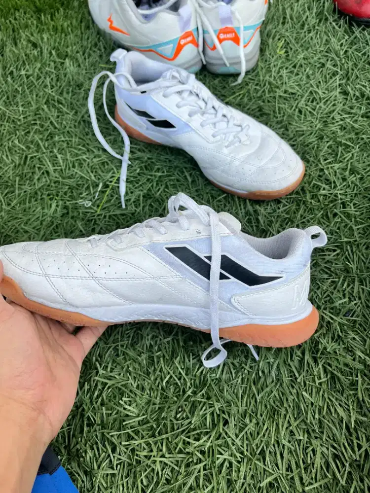 Sepatu futsal mills, ukuran 41, baru 3 bulan, dus lengkap