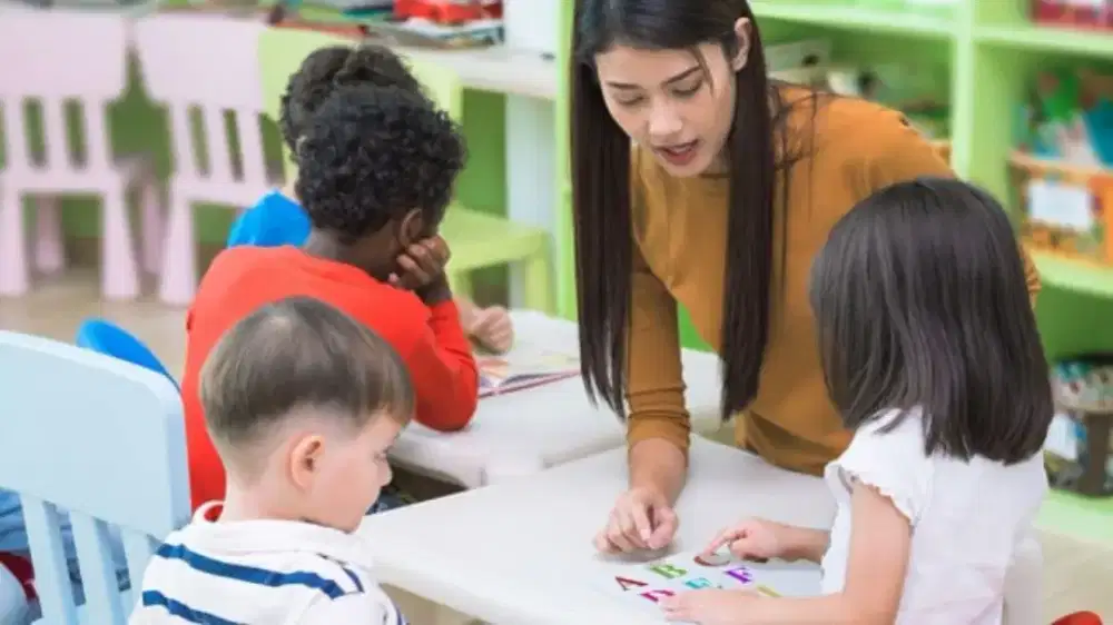 DIBUTUHKAN SEGERA PERAWAT / CAREGIVER