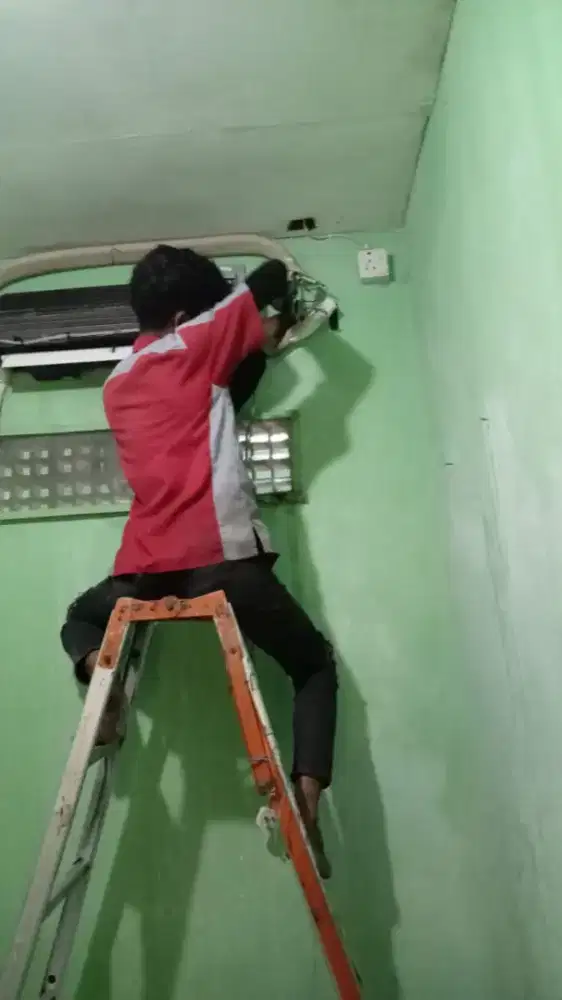 PEMBERSIHAN AC RUTIN, CUCI AC, BONGKAR PASANG AC BERGARANSI
