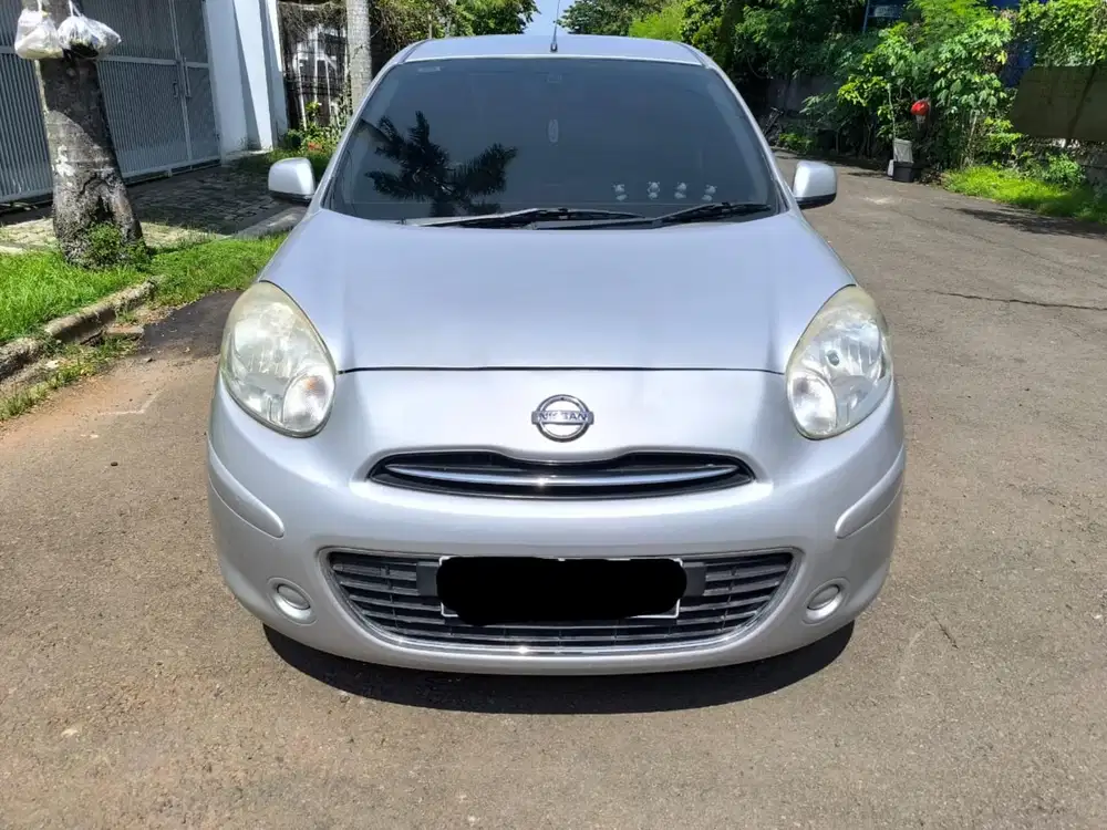 Antik Low KM Nissan March XS Matic 2011