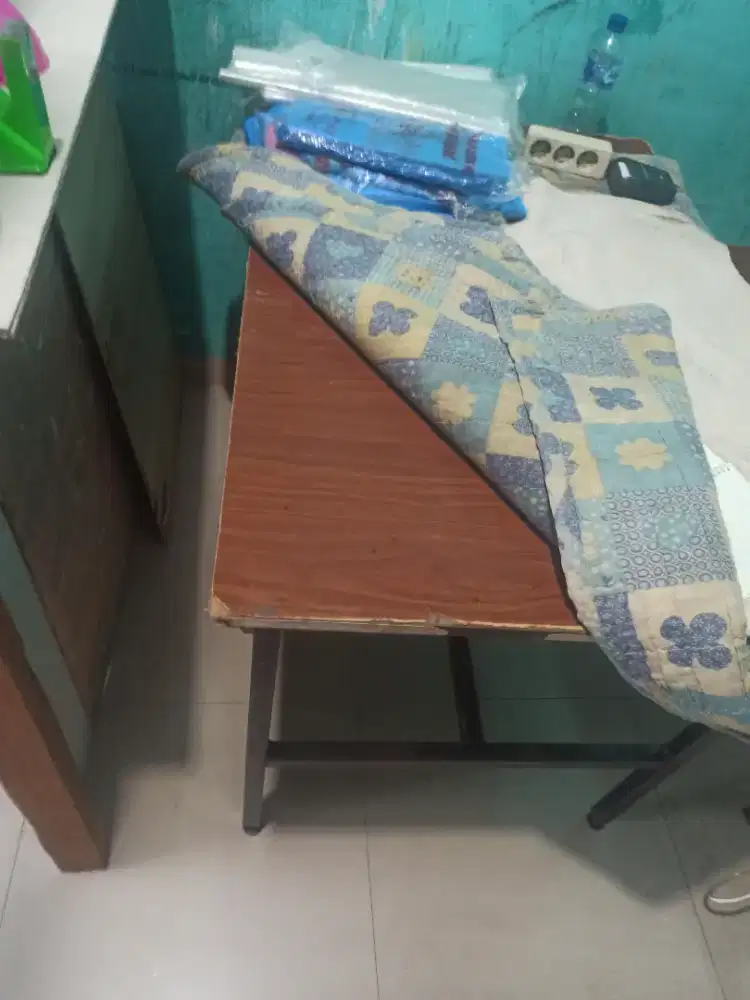 Meja santai / Meja Lipat pakaian dan bangku