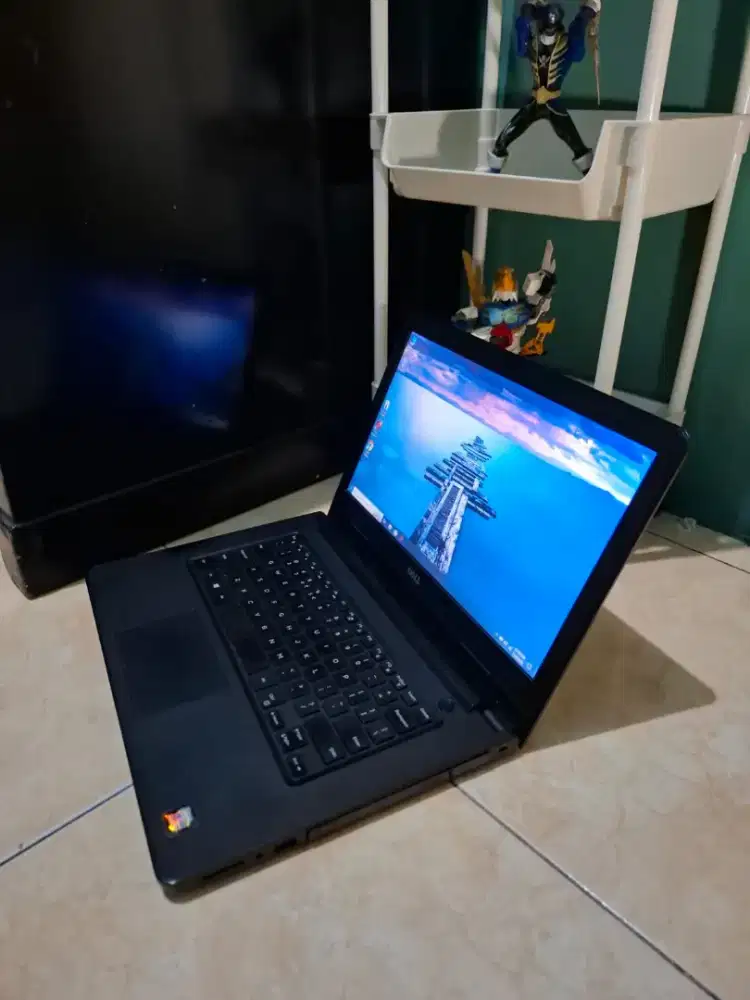 Di jual Laptop Dell Vostro 3481 kondisi mulus tinggal pake
