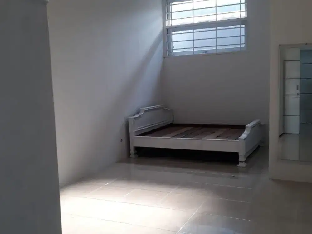 Rumah Istana Mentari Full Furnished Sidoarjo Kota Row jalan 2 mobil