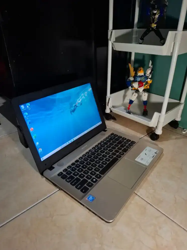 Laptop Asus X441M mulus siap pake kerja..