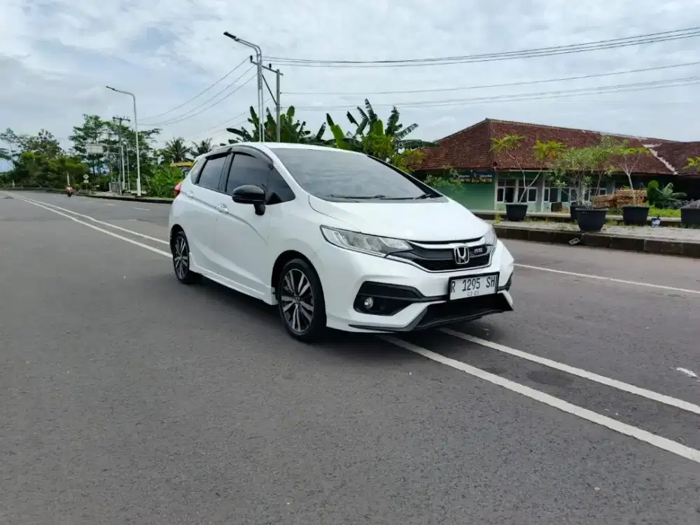 Jazz Putih, istimewa