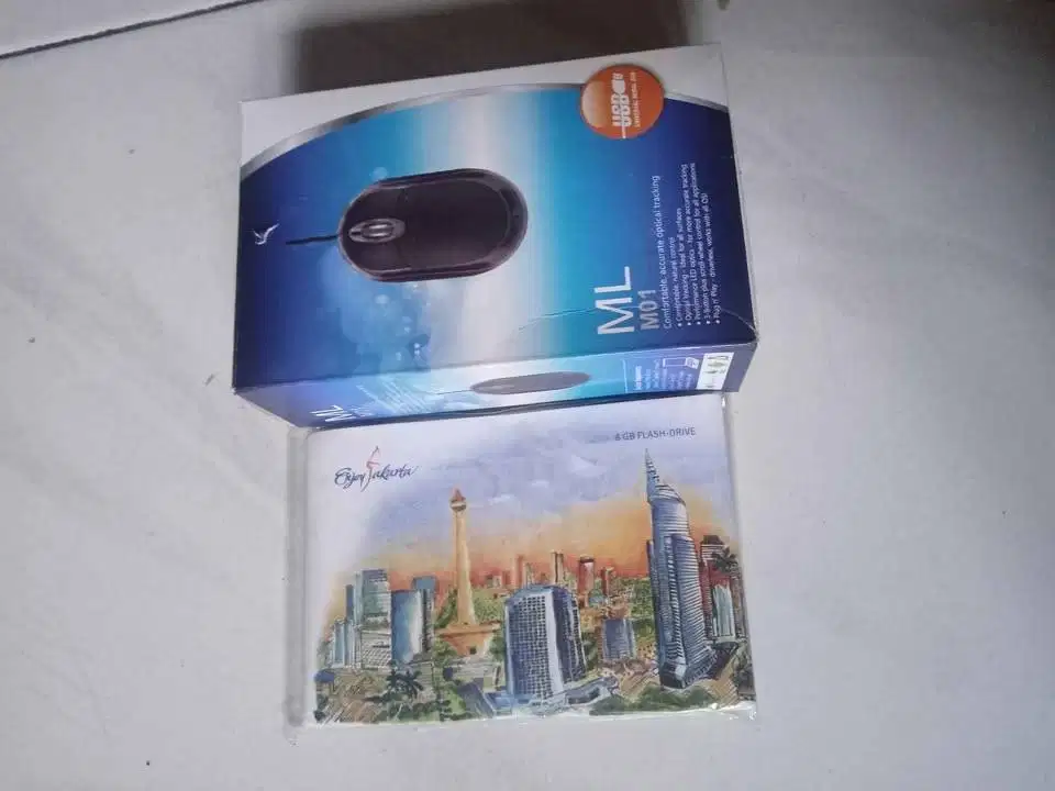 Flashdisk 8GB Enjoy Jakarta + Optical Mouse Cable