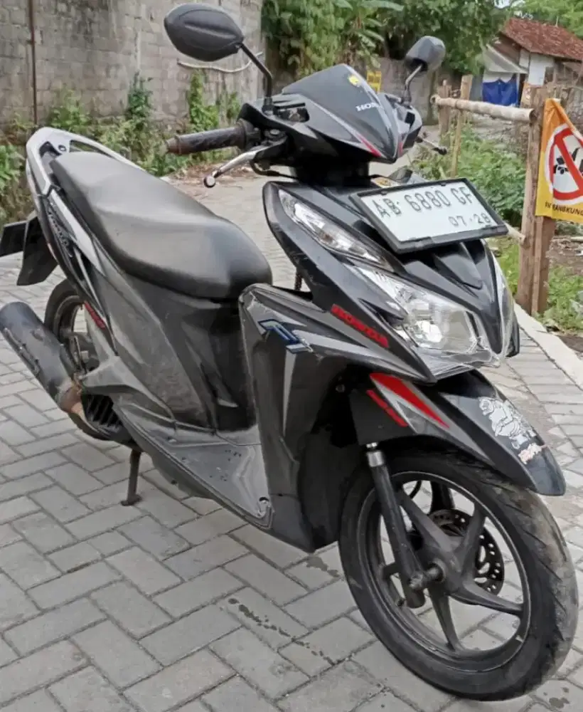 VARIO 125 ISS 2013 PJK TELAT PLAT JOGJA  MESIN BAIK LUKA PEMAKAIAN TOP