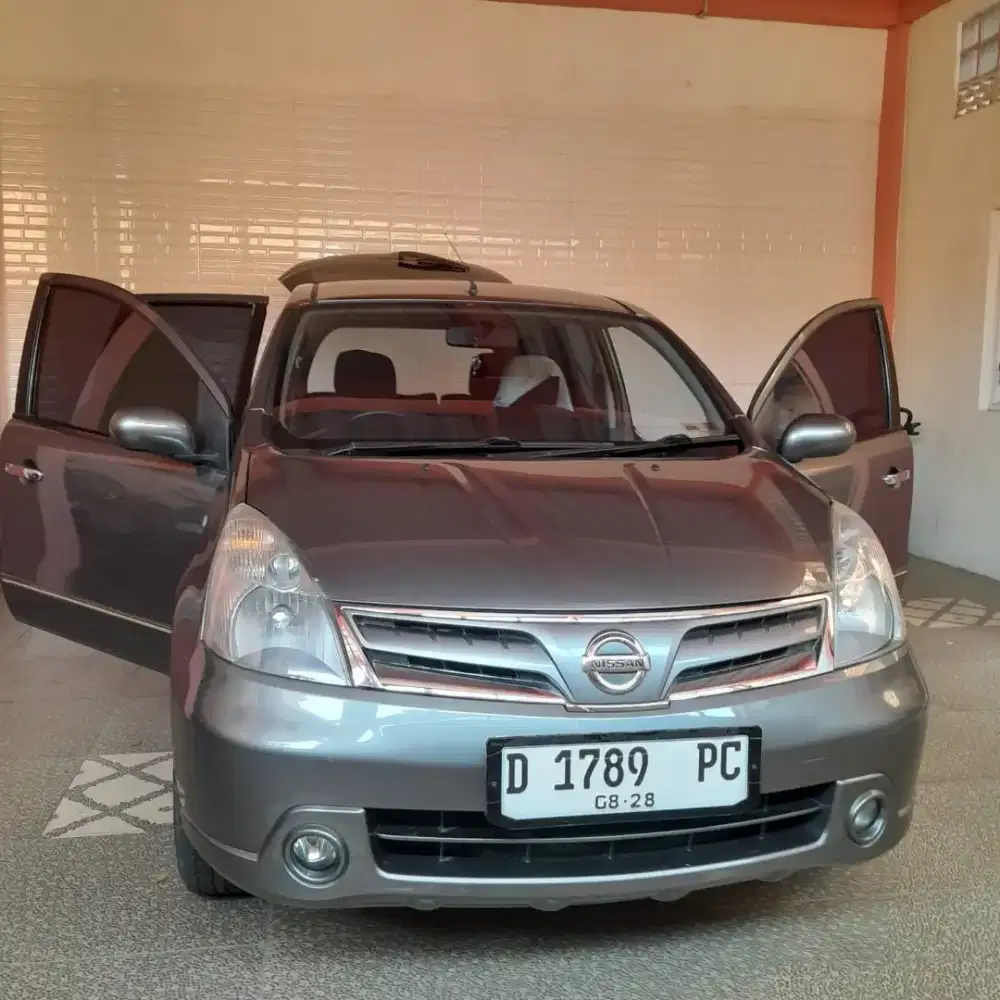 Di jual nisan grand livina 2011