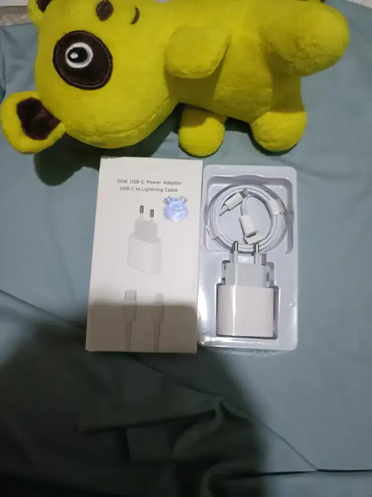 JUAL charger iPhone 20 WATT satu set (baru) bagus siap pakai