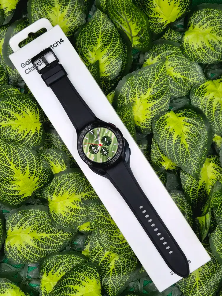 Samsung W4 46mm Classic Black Lengkap