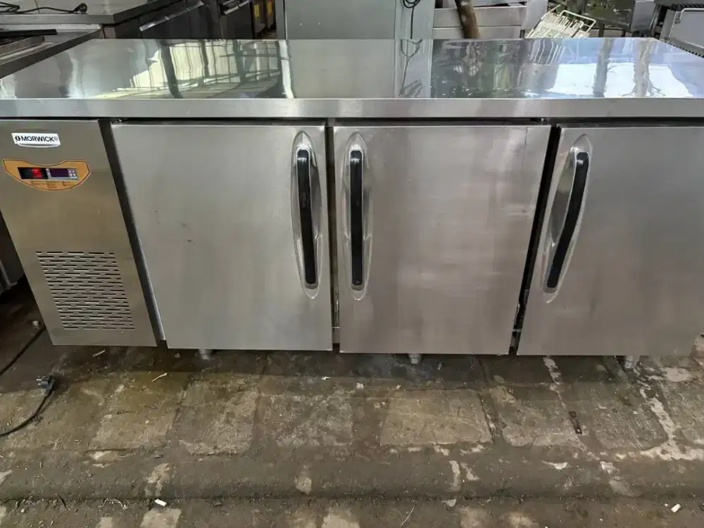 ucc gea 3 pintu
ukuran 180x70x85
harga 7jt