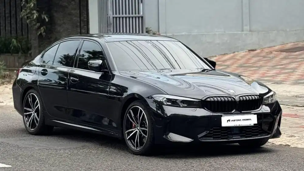 BMW 330i 2025 / 2024 Hitam Matic Bagus Murah Kredit Bekas Surabaya