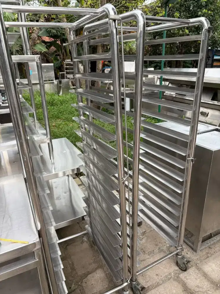 trolli 16 tray 
uk 50x65x180
uk tray 40x60
harga 2,4jt, ready 2 unit