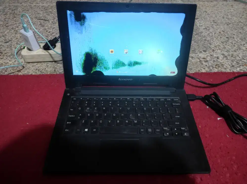 Lenovo Ideapad S215 + Charger