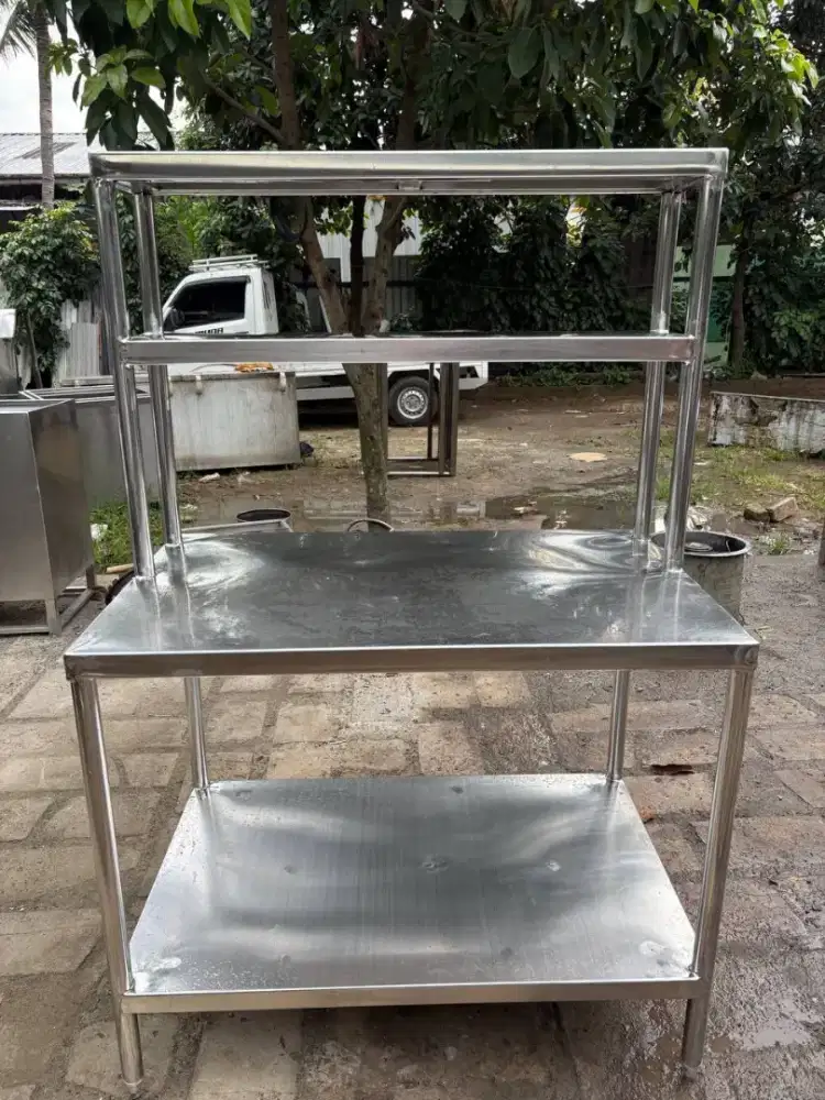 meja 2 susun + upper 
ukuran 117x67x85
uk upper 117x25x75
harga 3,1jt