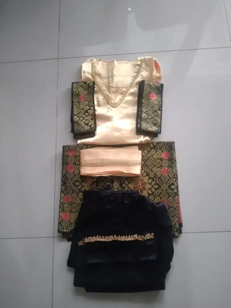 Dijual baju tari saman