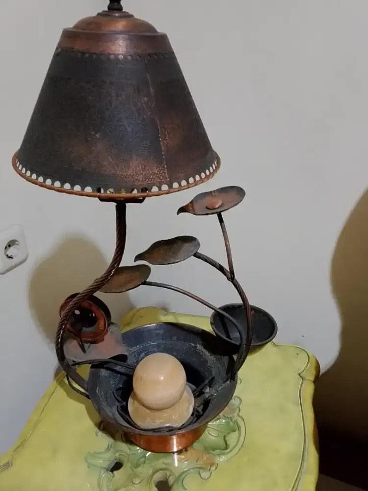 Barang antiq lampu duduk