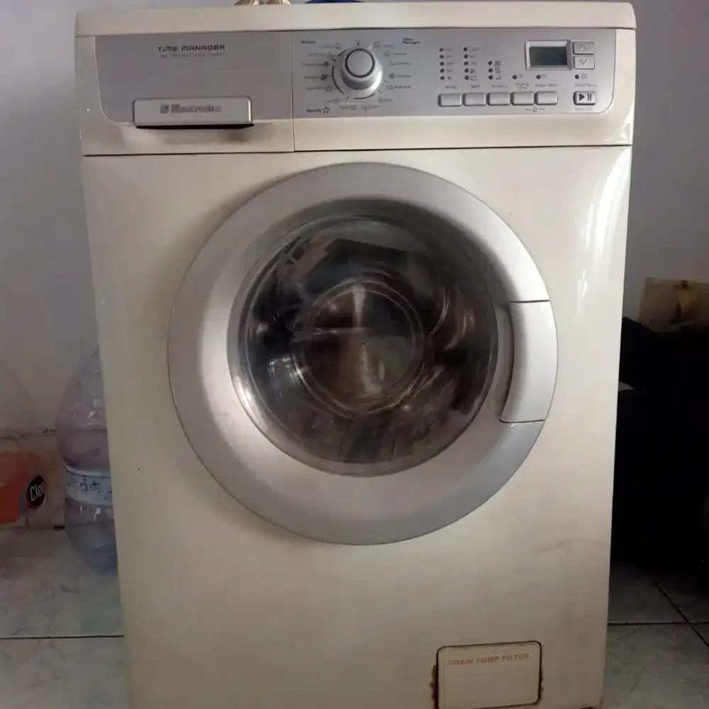 Mesin cuci Electrolux