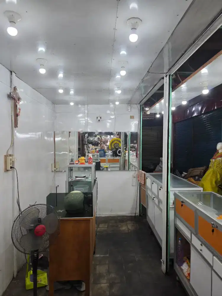 Di cari pegawai cewek