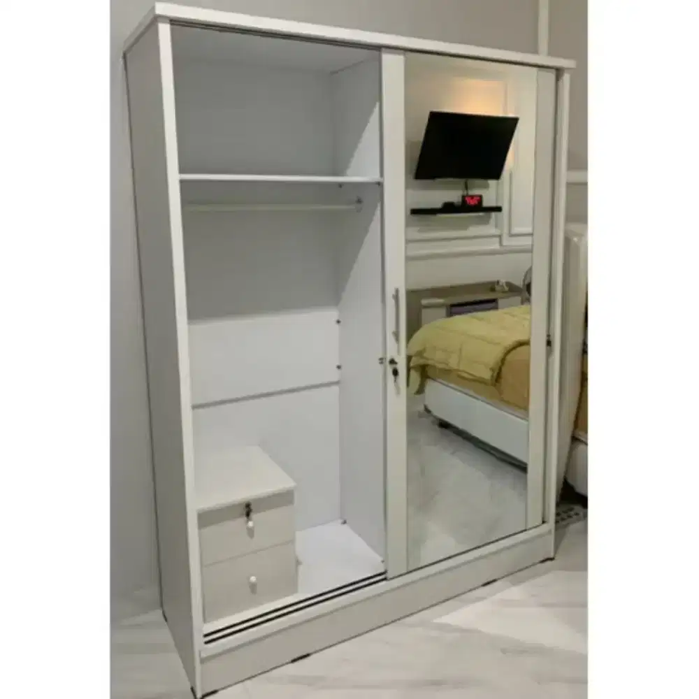 Lemari pakaian pintu geser cermin