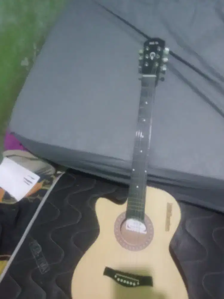 gitar akustik tanam besi