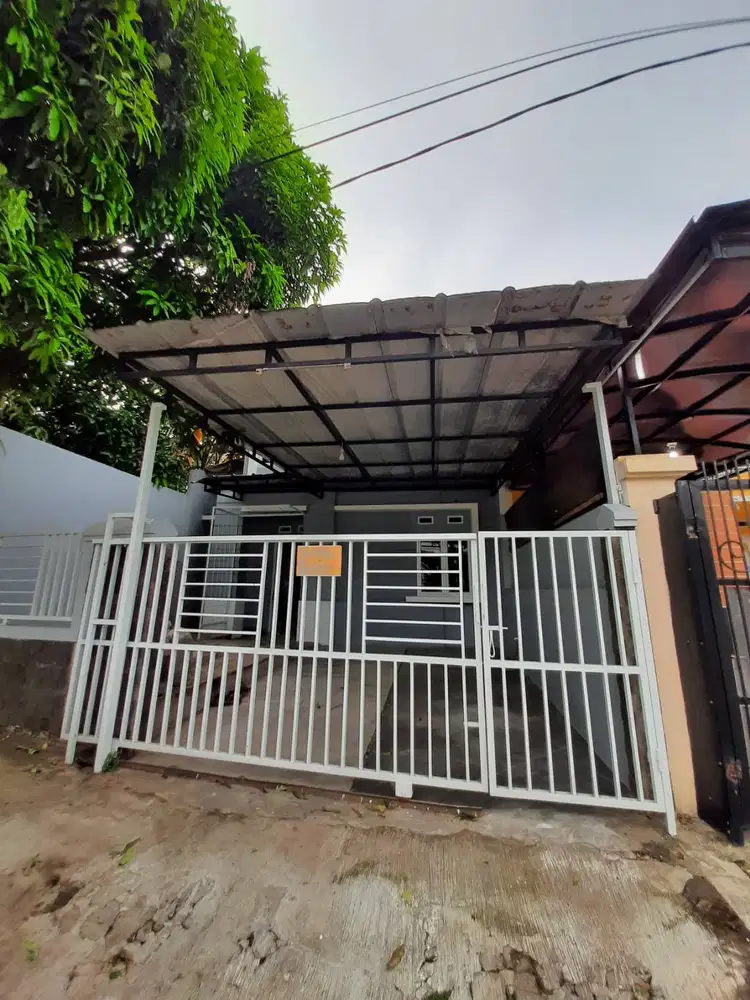 Rumah dijual di Bukit Rivaria di jalan utama depan sport center