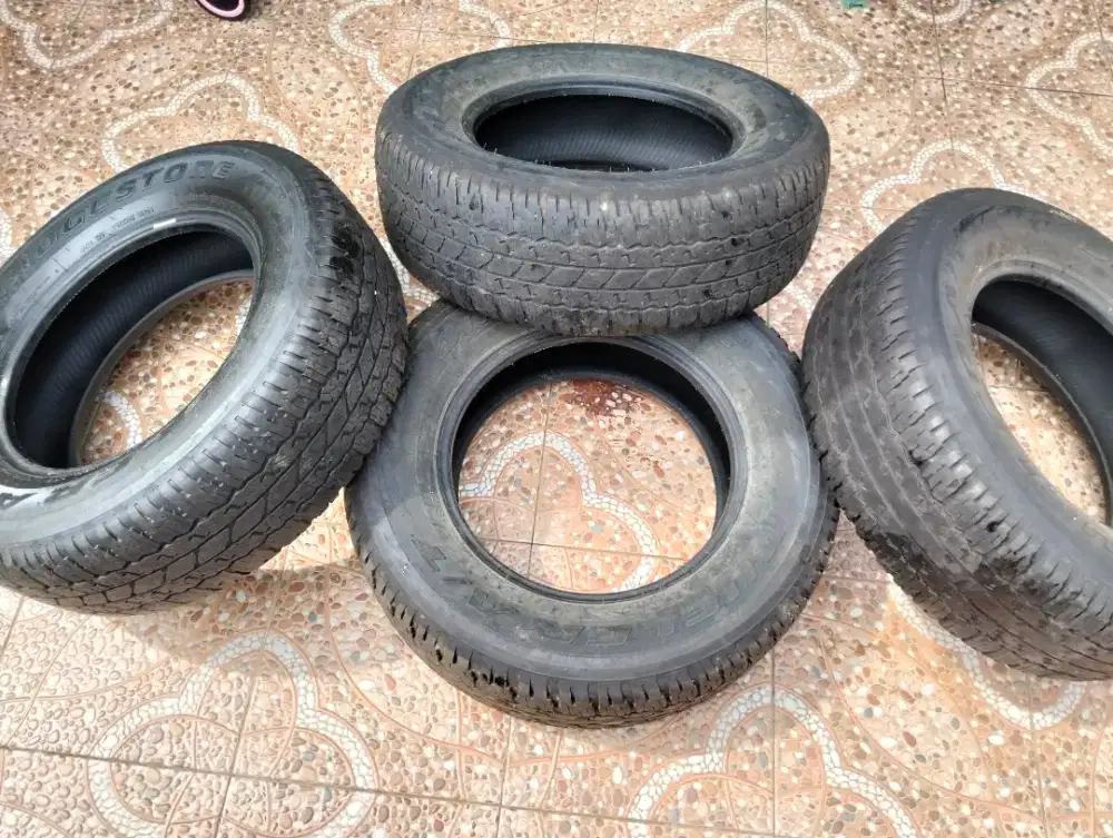 Ban bekas Toyota hilux R17