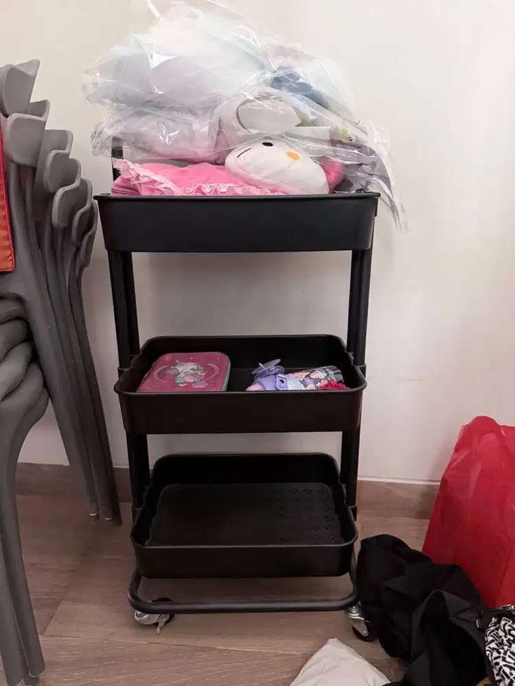 Rak 3 Susun Simple Ada Roda Kondisi Bagus Warna Hitam