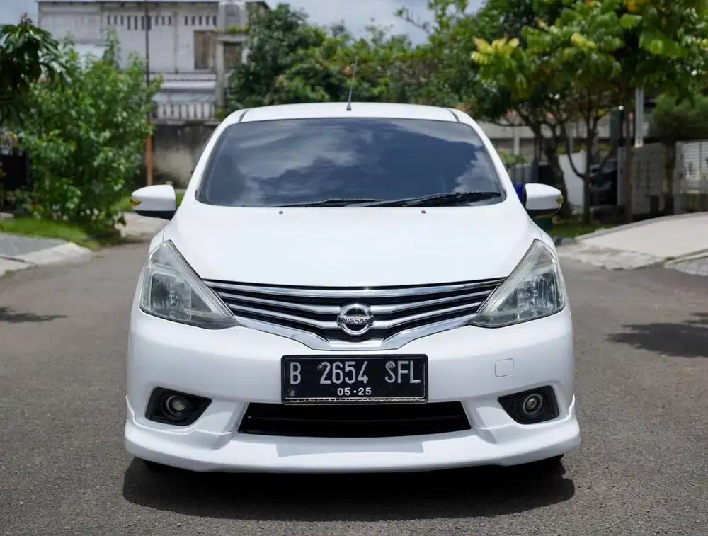 Grand Livina HWS AT 2015 Putih